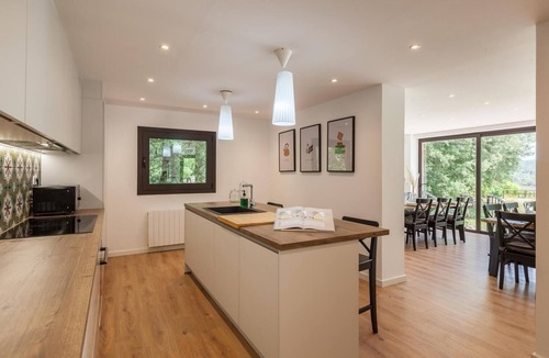 Sant Llorenc Savall Ski Chalet | ton L'Aviador de Can Ton, family holiday house
