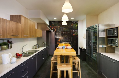 El Parc i la Llacuna del Poblenou Hostel | Twentytu Hostel Barcelona