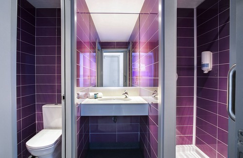 El Parc i la Llacuna del Poblenou Hostel | Twentytu Hostel Barcelona