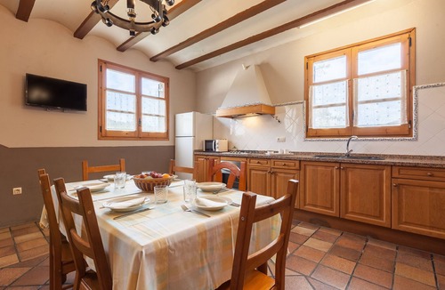 Sant Marti de Tous House | Vacation Home "El Mas De Tous" with Mountain View, Private Pool and Wi-Fi