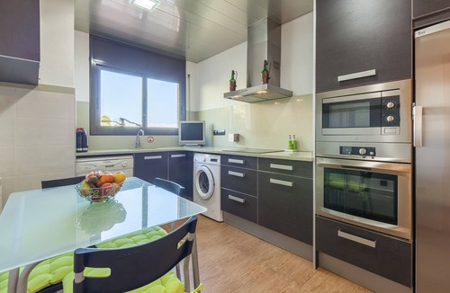 Canyelles House | Vacation Home "Casa Lourdes" with Private Pool, Garden & Wi-Fi