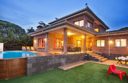 Llinars del Valles House | Villa 18 people, Train Direct Airport, NEW 2023 DISCOUNTS,