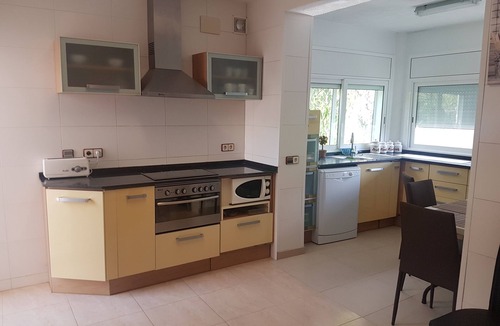 Olivella House | VILLAILUSIONS, RESORT AT 15KM SITGES. Swimming pool, sauna, spa, billiards, table soccer, barbecue.