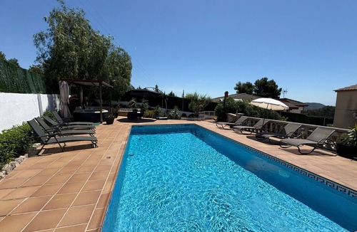 Olivella House | VILLAILUSIONS, RESORT AT 15KM SITGES. Swimming pool, sauna, spa, billiards, table soccer, barbecue.