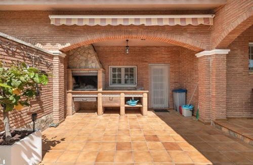 Pacs del Penedes House | Vineyard Vista Retreat - Casa Rural