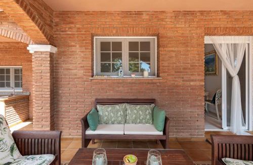 Pacs del Penedes House | Vineyard Vista Retreat - Casa Rural