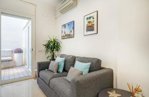 Sitges Town Center Apartment | White Center Apartment by Hello Homes Sitges