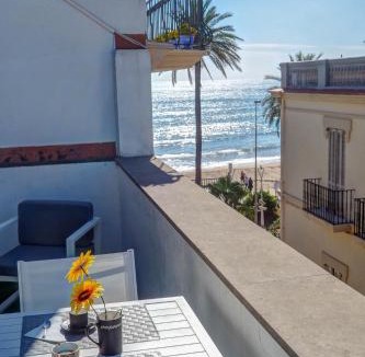 Sitges Town Center Apartment | White Penthouse by Hello Homes Sitges