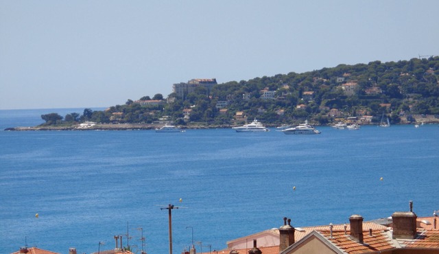2p + kitchen, Menton