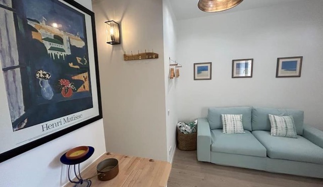 Cool Blue Cotignac Studio in the heart of the village