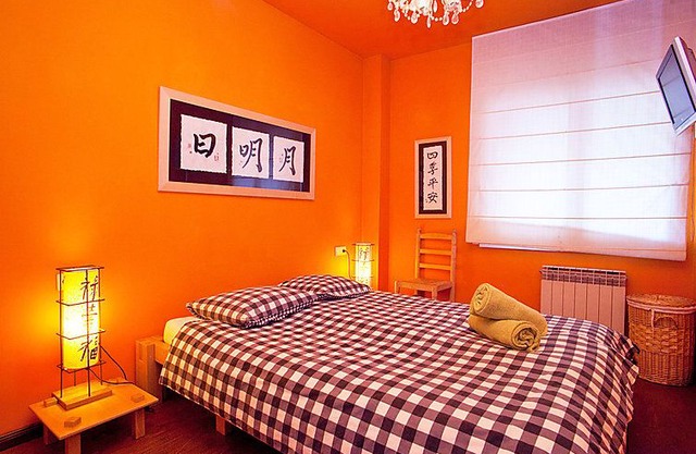 2 bedroom Apartment, sleeps 4 in Barcelona with Air Con and WiFi