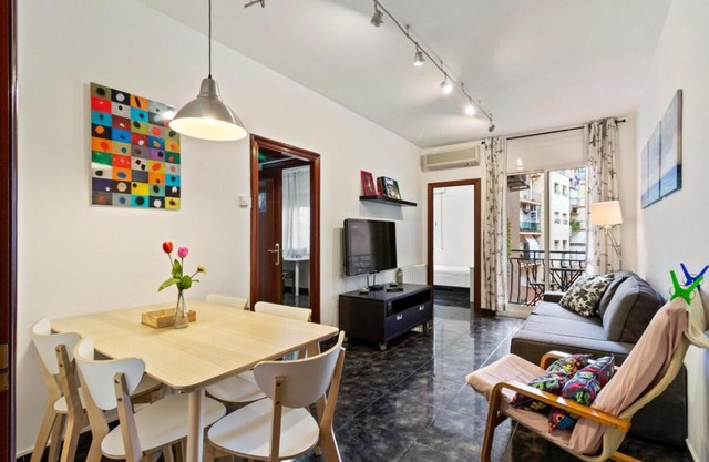 Cozy 3 Bedroom flat with Balcony close to Plaza España!