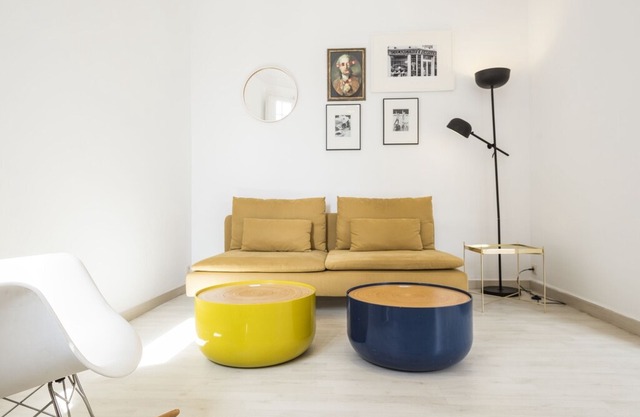 Elegant and spacious 2 bedroom apartment in Barcelona with private balcony