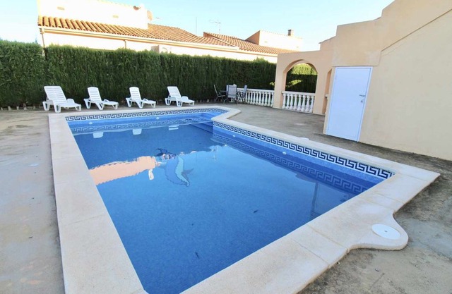House secure private pool barbecue Wifi At the foot of the beach in Calafat