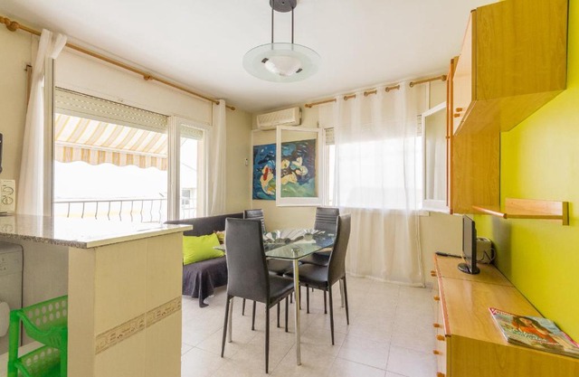 INNOUTHOME Apartamento con WIFI y AA Balmes I