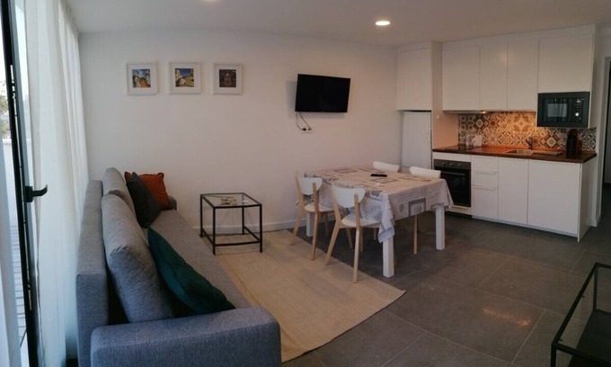 Badalona Apartment | 1 bedroom apartment 30min in Sagrada Familia Metro and 10 min beach