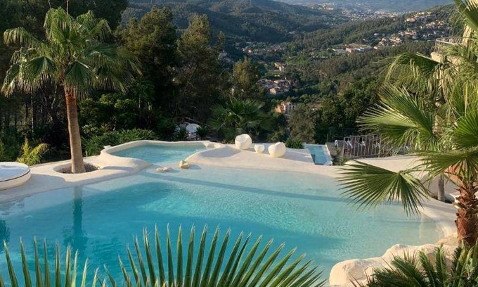 Torrelles de Llobregat Hotel | 100 m² Hotel ∙ 127 guests