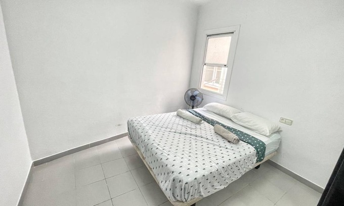 Sants-Badal Resort | 100 m² Private room ∙ 1 bedroom ∙ 2 guests