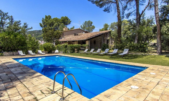 Castellar del Valles Villa | 1000 m² Villa ∙ 7 bedrooms ∙ 16 guests