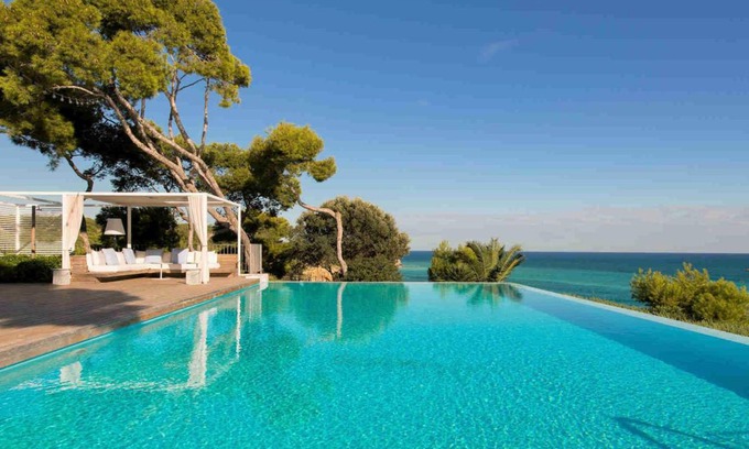 Vilanova I la Geltru Villa | 1000 m² Villa ∙ 6 bedrooms ∙ 12 guests