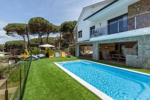 Llinars del Valles Villa | 140 m² Villa ∙ 4 bedrooms ∙ 10 guests