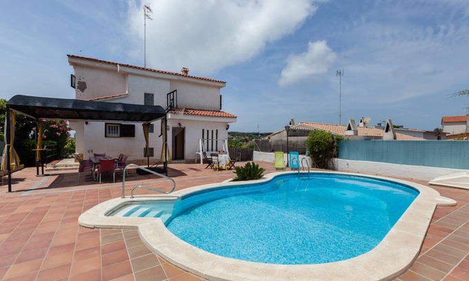 Vilanova I la Geltru House | 143 m² House ∙ 4 bedrooms ∙ 9 guests