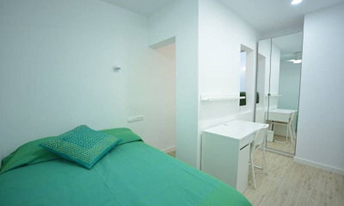 Sants-Badal Resort | 150 m² Private room ∙ 1 bedroom ∙ 1 guest