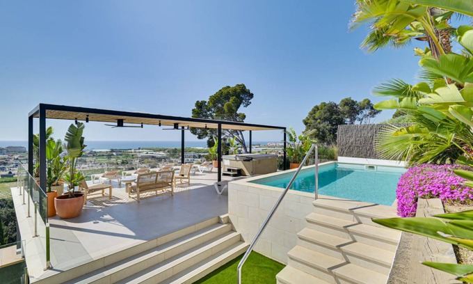 Santa Susanna Villa | 160 m² Villa ∙ 4 bedrooms ∙ 8 guests