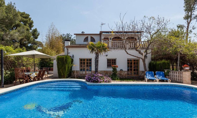 Castellet i la Gornal House | 170 m² House ∙ 4 bedrooms ∙ 10 guests