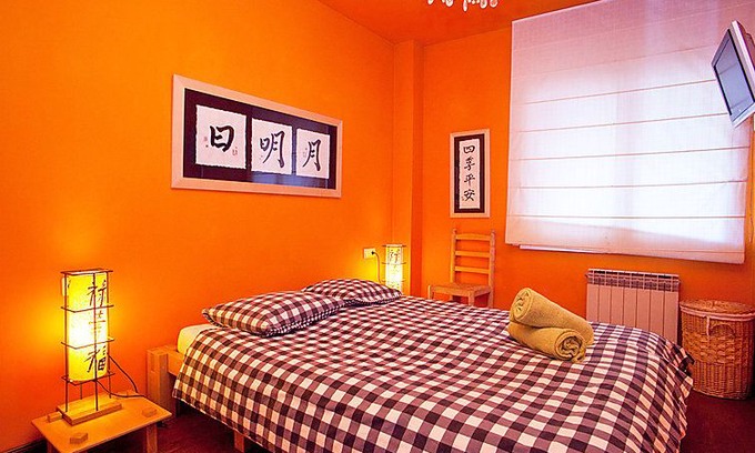 La Bordeta Apartment | 2 bedroom Apartment, sleeps 4 in Barcelona with Air Con and WiFi