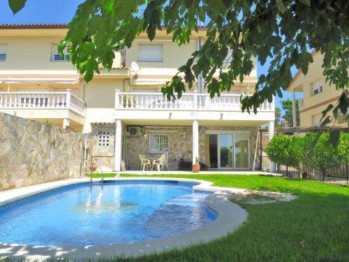 Mataro Villa | 230 m² Villa ∙ 5 bedrooms ∙ 12 guests