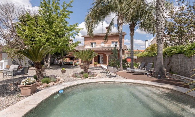 Pacs del Penedes House | 250 m² House ∙ 5 bedrooms ∙ 7 guests