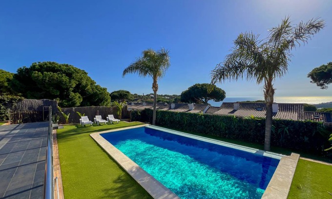 Caldes d'Estrac Villa | 250 m² Villa ∙ 4 bedrooms ∙ 8 guests