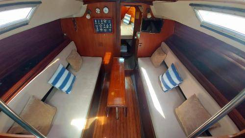 Sitges Boat Rental | 30 m² Houseboat ∙ 1 bedroom ∙ 5 guests