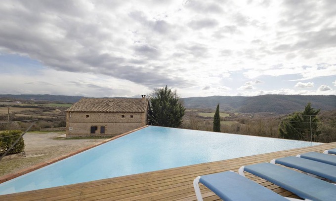 Santa Maria de Merles House | 300 m² House ∙ 6 bedrooms ∙ 14 guests