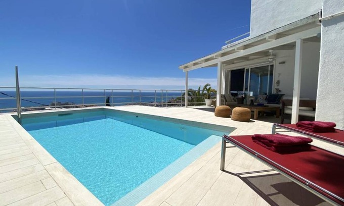 Sitges Villa | 300 m² Villa ∙ 4 bedrooms ∙ 8 guests