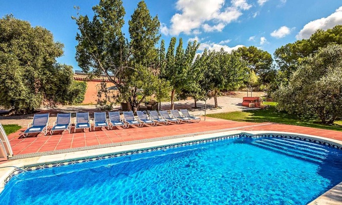 Castellet i la Gornal Villa | 400 m² Villa ∙ 8 bedrooms ∙ 22 guests
