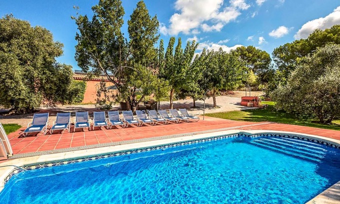 Castellet i la Gornal Villa | 400 m² Villa ∙ 8 bedrooms ∙ 22 guests