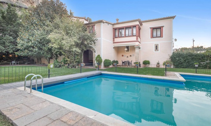 Capellades House | 400 m² House ∙ 7 bedrooms ∙ 22 guests