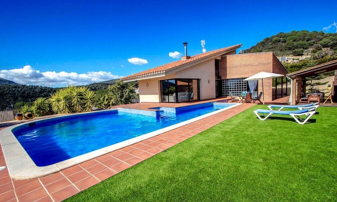Caldes de Montbui Villa | 400 m² Villa ∙ 4 bedrooms ∙ 8 guests