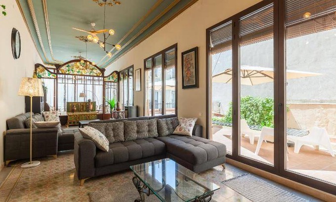Vilafranca del Penedes House | 450 m² House ∙ 5 bedrooms ∙ 12 guests