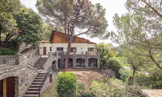 Sant Quirze Safaja House | 450 m² House ∙ 5 bedrooms ∙ 11 guests