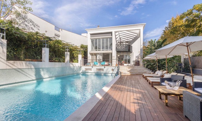 Masnou Villa | 450 m² Villa ∙ 5 bedrooms ∙ 11 guests