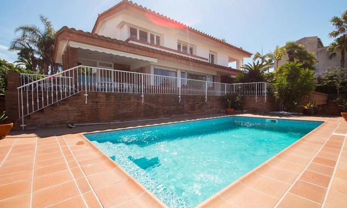 Canet de Mar Villa | 453 m² Villa ∙ 5 bedrooms ∙ 10 guests
