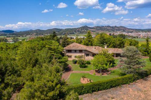 Santpedor Villa | 490 m² Villa ∙ 7 bedrooms ∙ 15 guests