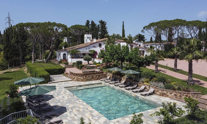 Tordera Villa | 492 m² Villa ∙ 12 bedrooms ∙ 28 guests