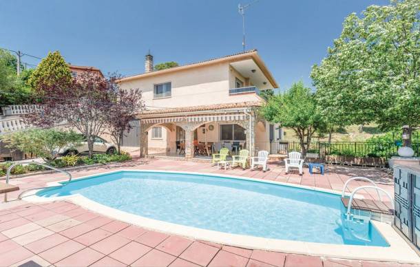Agora Parc House | 5 bedroom accommodation in Tordera