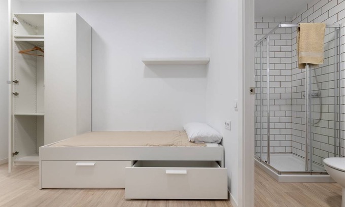 Sants-Badal Resort | 588 m² Private room ∙ 1 bedroom ∙ 1 guest