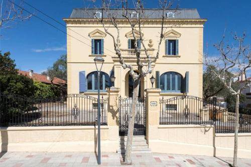 Masnou House | 600 m² House ∙ 8 bedrooms ∙ 16 guests