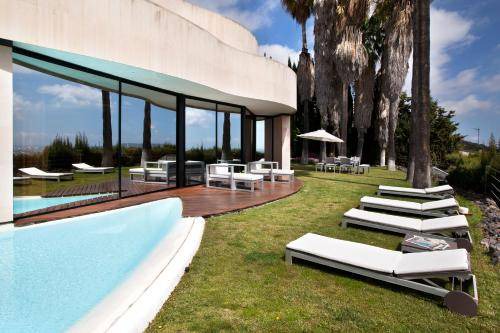 Esplugues de Llobregat Villa | 620 m² Villa ∙ 5 bedrooms ∙ 10 guests